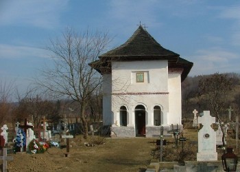 Biserica veche din Inuri